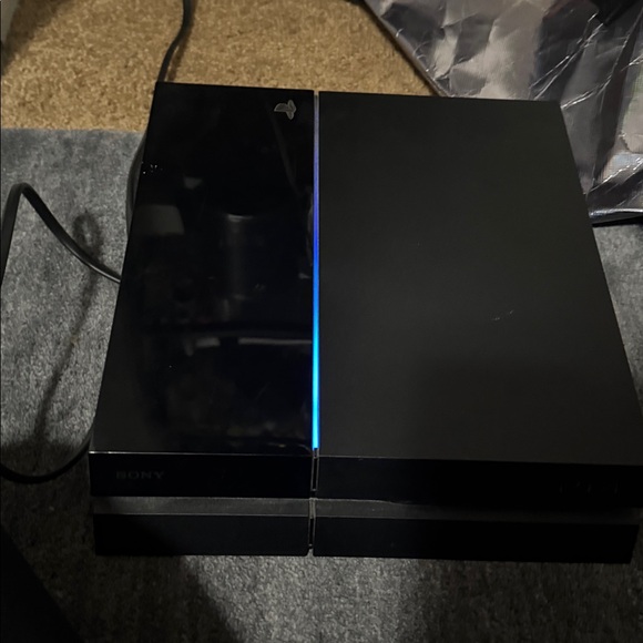 Ps4 console - Picture 4 of 4